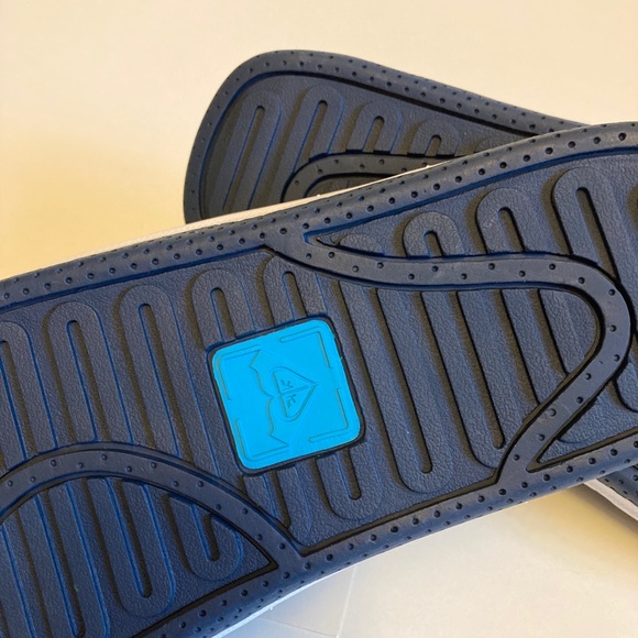 2000 Roxy Slides - Picture 3 of 4